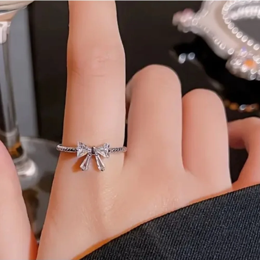 Cute And Dainty Silver Bow Ring - Picture 1 of 2